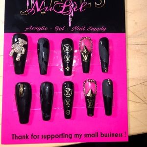 Black on Matte Press on Nails